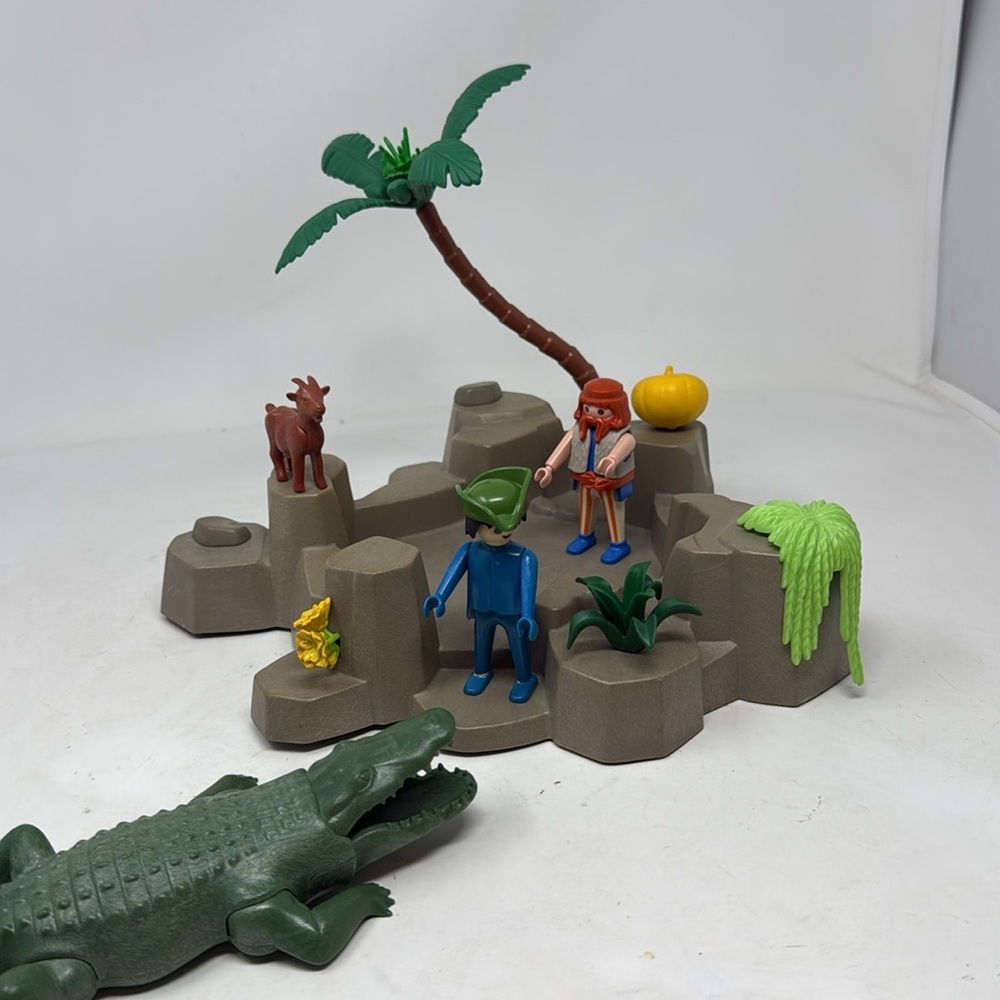 Playmobil Island Playset with Green Alligator and Figures - Picture 6 of 10